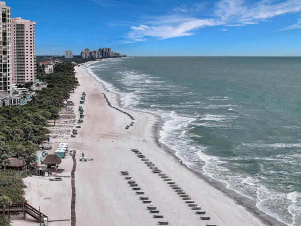 Spacious 3-Bedroom Condo in Naples - Renovated Resort-Style Amenities